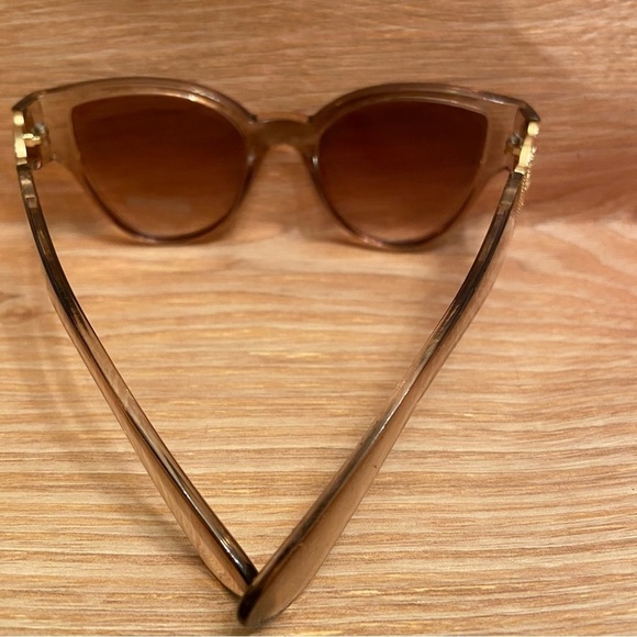 Sunglasses Cat Eye Brown Lucite Side Gold Medallion Coins Eye Protection. - Picture 3 of 4